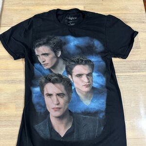 Twilight graphic tee small NWOT